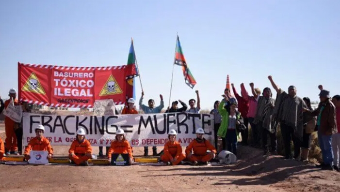 Blockade of a fracking waste dump in Neuquen province, Argentina. Image: Mapuche Confederation of Neuquen